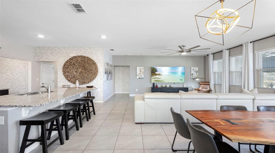 DAVENPORT, Florida 33837, 5 Bedrooms Bedrooms, ,4 BathroomsBathrooms,Residential,For Sale,OAKMOSS,0,MFRG5108167