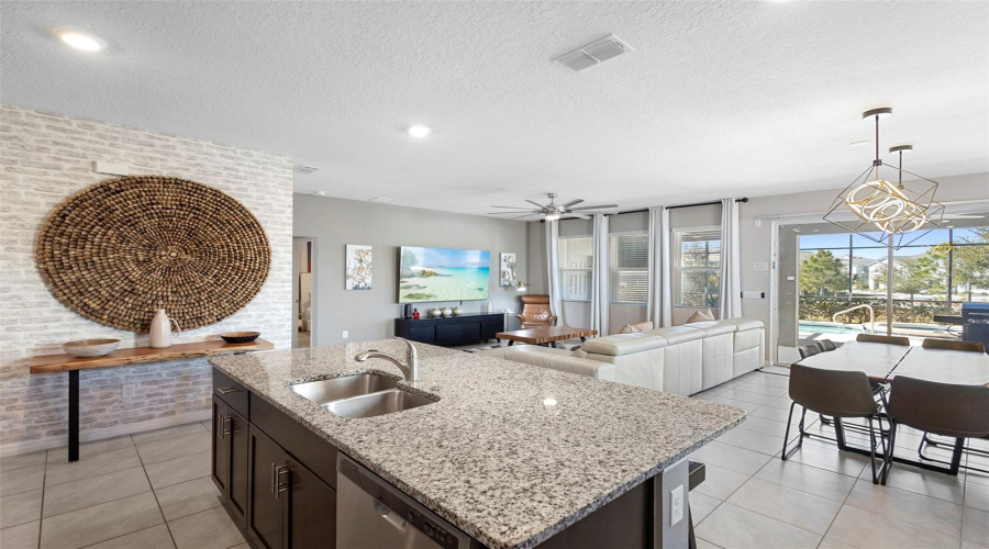 DAVENPORT, Florida 33837, 5 Bedrooms Bedrooms, ,4 BathroomsBathrooms,Residential,For Sale,OAKMOSS,0,MFRG5108167