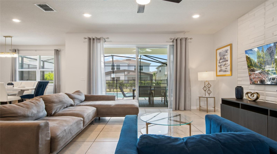 DAVENPORT, Florida 33837, 5 Bedrooms Bedrooms, ,4 BathroomsBathrooms,Residential,For Sale,OAKMOSS,0,MFRO6382626