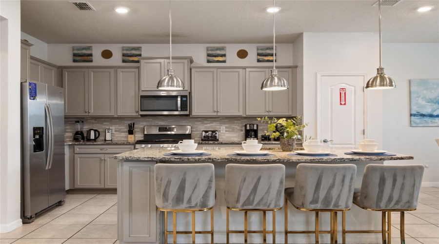 DAVENPORT, Florida 33837, 5 Bedrooms Bedrooms, ,4 BathroomsBathrooms,Residential,For Sale,OAKMOSS,0,MFRO6382626