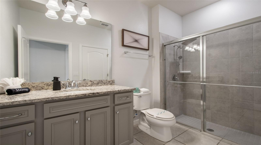 DAVENPORT, Florida 33837, 5 Bedrooms Bedrooms, ,4 BathroomsBathrooms,Residential,For Sale,OAKMOSS,0,MFRO6382626