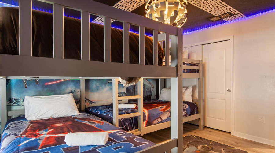 DAVENPORT, Florida 33837, 5 Bedrooms Bedrooms, ,4 BathroomsBathrooms,Residential,For Sale,OAKMOSS,0,MFRO6382626