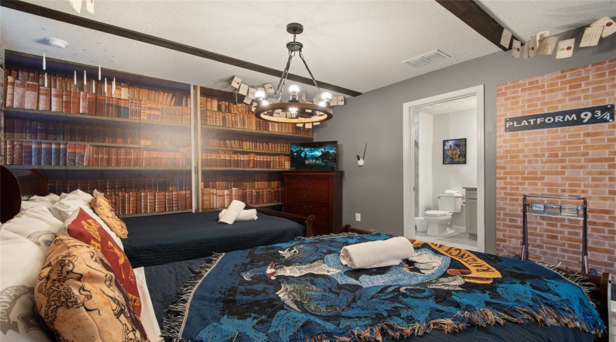 DAVENPORT, Florida 33837, 5 Bedrooms Bedrooms, ,4 BathroomsBathrooms,Residential,For Sale,OAKMOSS,0,MFRO6382626