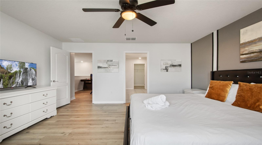 DAVENPORT, Florida 33837, 5 Bedrooms Bedrooms, ,4 BathroomsBathrooms,Residential,For Sale,OAKMOSS,0,MFRO6382626