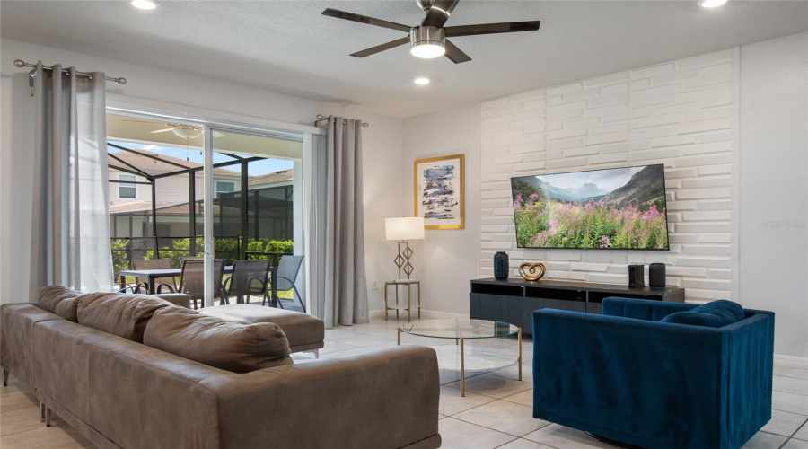 DAVENPORT, Florida 33837, 5 Bedrooms Bedrooms, ,4 BathroomsBathrooms,Residential,For Sale,OAKMOSS,0,MFRO6382626