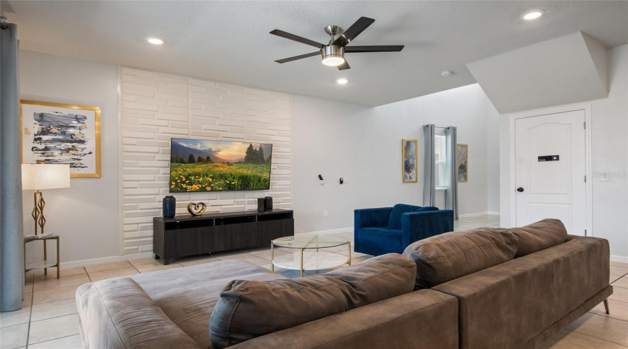 DAVENPORT, Florida 33837, 5 Bedrooms Bedrooms, ,4 BathroomsBathrooms,Residential,For Sale,OAKMOSS,0,MFRO6382626