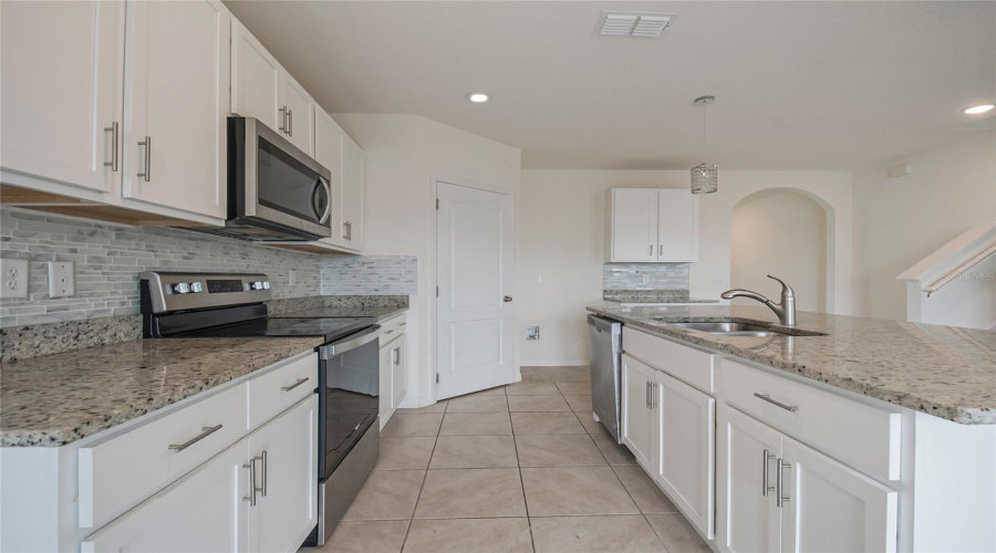 DAVENPORT, Florida 33837, 5 Bedrooms Bedrooms, ,3 BathroomsBathrooms,Residential,For Sale,CANYON OAK,0,MFRS5143748