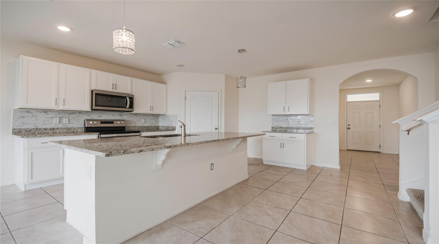 DAVENPORT, Florida 33837, 5 Bedrooms Bedrooms, ,3 BathroomsBathrooms,Residential,For Sale,CANYON OAK,0,MFRS5143748