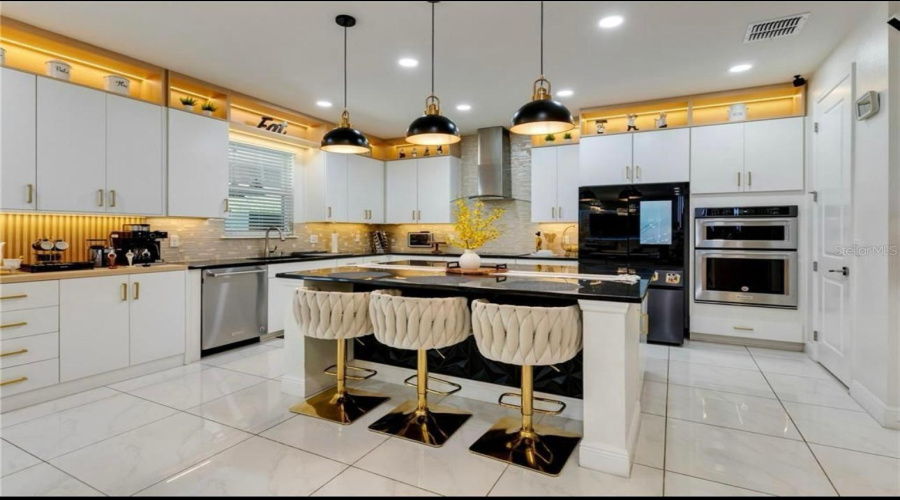 ORLANDO, Florida 32836, 5 Bedrooms Bedrooms, ,4 BathroomsBathrooms,Residential,For Sale,LUDINGTON,0,MFRO6382200