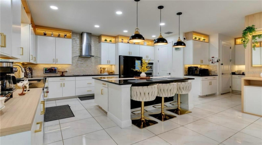 ORLANDO, Florida 32836, 5 Bedrooms Bedrooms, ,4 BathroomsBathrooms,Residential,For Sale,LUDINGTON,0,MFRO6382200