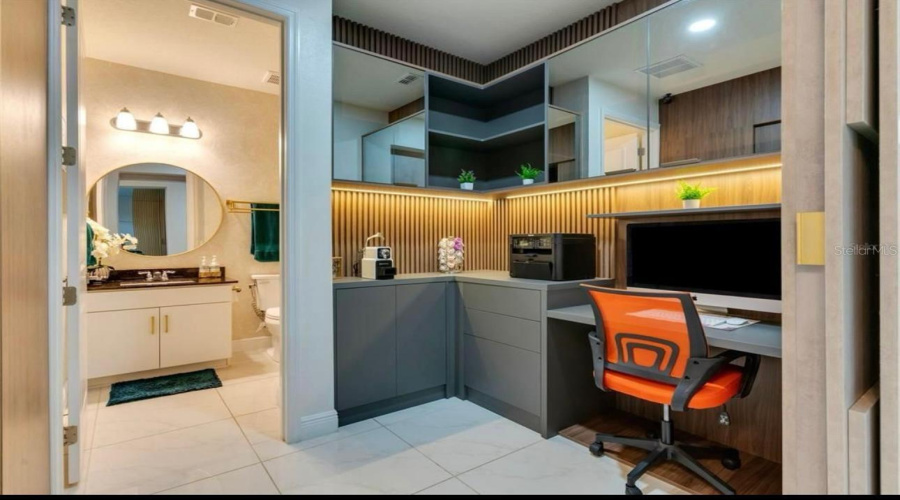 ORLANDO, Florida 32836, 5 Bedrooms Bedrooms, ,4 BathroomsBathrooms,Residential,For Sale,LUDINGTON,0,MFRO6382200