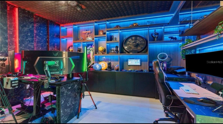 ORLANDO, Florida 32836, 5 Bedrooms Bedrooms, ,4 BathroomsBathrooms,Residential,For Sale,LUDINGTON,0,MFRO6382200