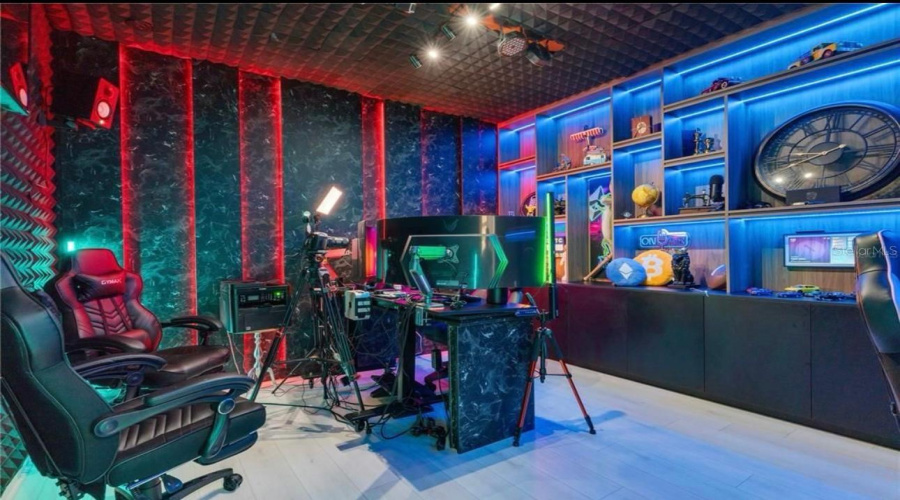 ORLANDO, Florida 32836, 5 Bedrooms Bedrooms, ,4 BathroomsBathrooms,Residential,For Sale,LUDINGTON,0,MFRO6382200