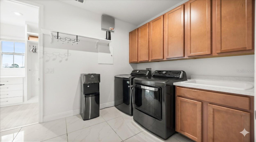 ORLANDO, Florida 32836, 5 Bedrooms Bedrooms, ,4 BathroomsBathrooms,Residential,For Sale,LUDINGTON,0,MFRO6382200