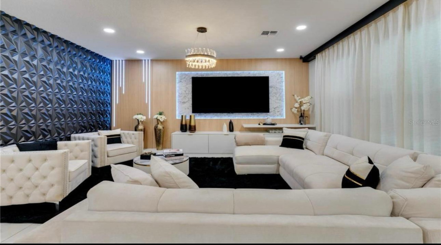 ORLANDO, Florida 32836, 5 Bedrooms Bedrooms, ,4 BathroomsBathrooms,Residential,For Sale,LUDINGTON,0,MFRO6382200