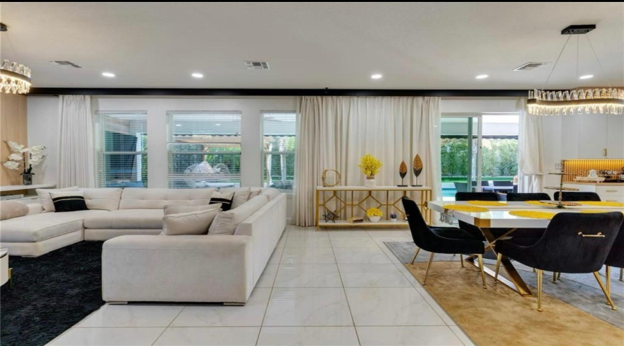 ORLANDO, Florida 32836, 5 Bedrooms Bedrooms, ,4 BathroomsBathrooms,Residential,For Sale,LUDINGTON,0,MFRO6382200