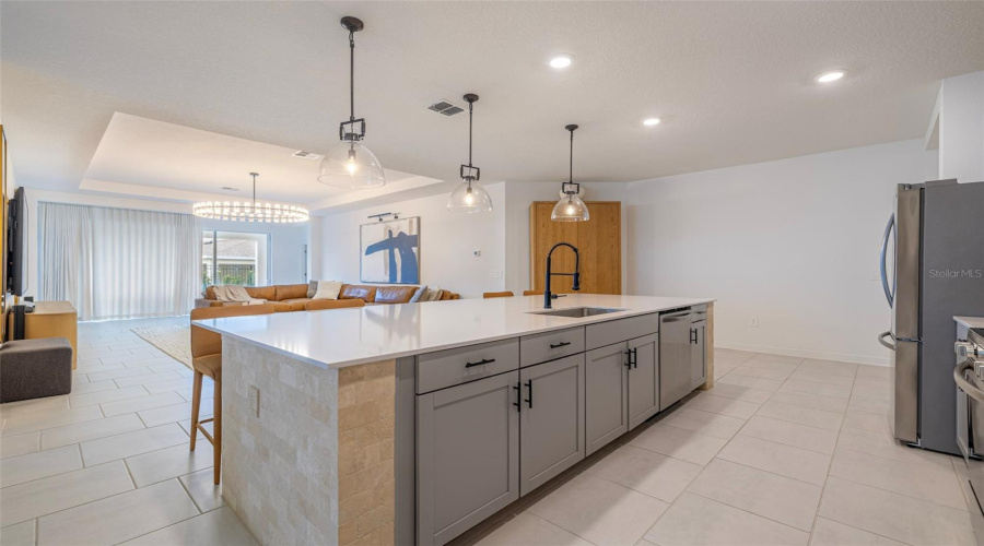 DAVENPORT, Florida 33837, 4 Bedrooms Bedrooms, ,3 BathroomsBathrooms,Residential,For Sale,HILLINGDAM,0,MFRO6382502