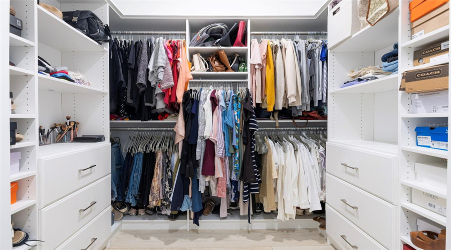 DAVENPORT, Florida 33837, 4 Bedrooms Bedrooms, ,3 BathroomsBathrooms,Residential,For Sale,HILLINGDAM,0,MFRO6382502