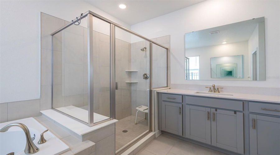 DAVENPORT, Florida 33837, 4 Bedrooms Bedrooms, ,3 BathroomsBathrooms,Residential,For Sale,HILLINGDAM,0,MFRO6382502