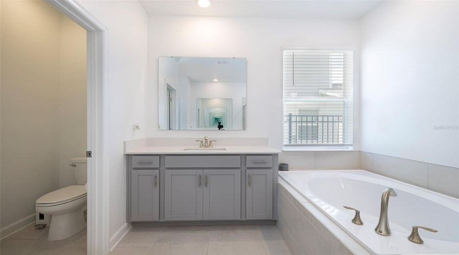 DAVENPORT, Florida 33837, 4 Bedrooms Bedrooms, ,3 BathroomsBathrooms,Residential,For Sale,HILLINGDAM,0,MFRO6382502