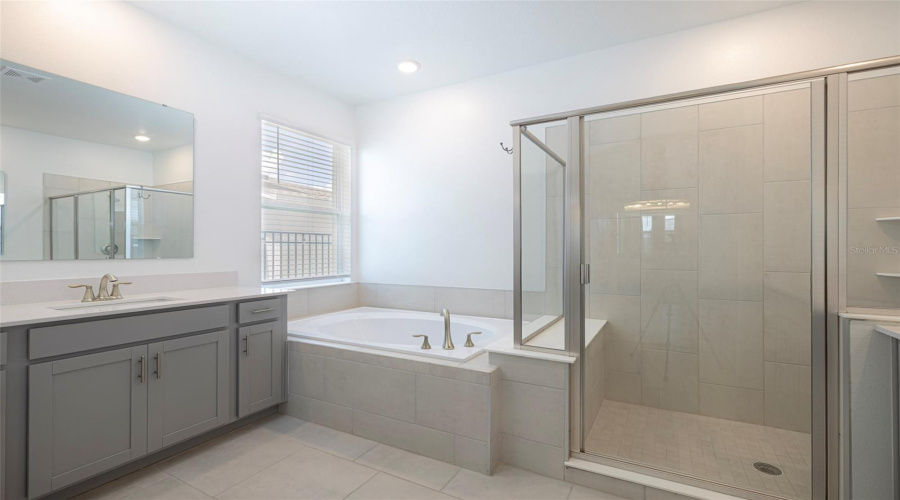 DAVENPORT, Florida 33837, 4 Bedrooms Bedrooms, ,3 BathroomsBathrooms,Residential,For Sale,HILLINGDAM,0,MFRO6382502