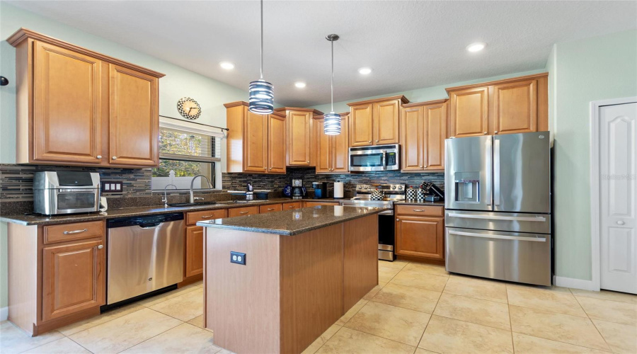 DAVENPORT, Florida 33896, 5 Bedrooms Bedrooms, ,3 BathroomsBathrooms,Residential,For Sale,GLENEAGLES,0,MFRS5142872