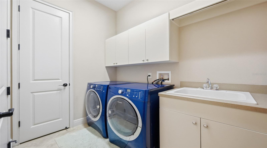 ORLANDO, Florida 32836, 4 Bedrooms Bedrooms, ,3 BathroomsBathrooms,Residential,For Sale,POINTE VENEZIA,0,MFRA4682510