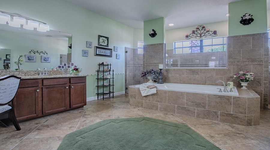 DAVENPORT, Florida 33896, 4 Bedrooms Bedrooms, ,3 BathroomsBathrooms,Residential,For Sale,DEUCE,0,MFRG5095152