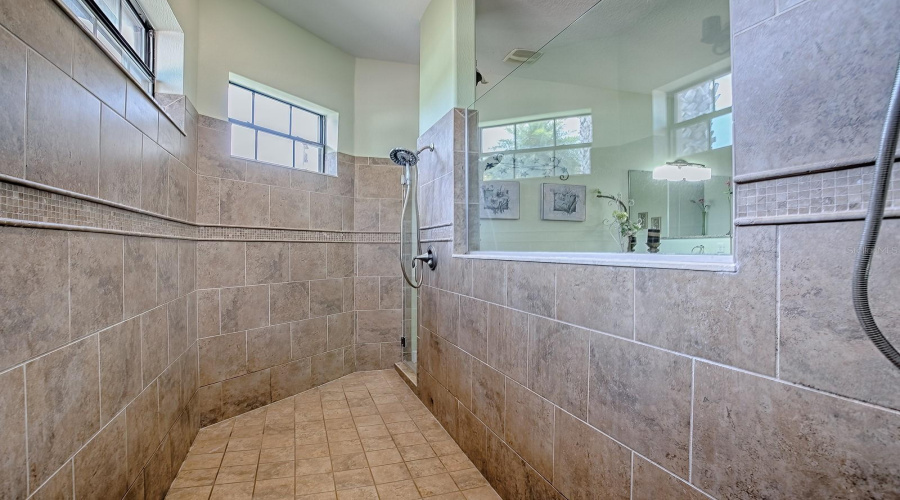 DAVENPORT, Florida 33896, 4 Bedrooms Bedrooms, ,3 BathroomsBathrooms,Residential,For Sale,DEUCE,0,MFRG5095152