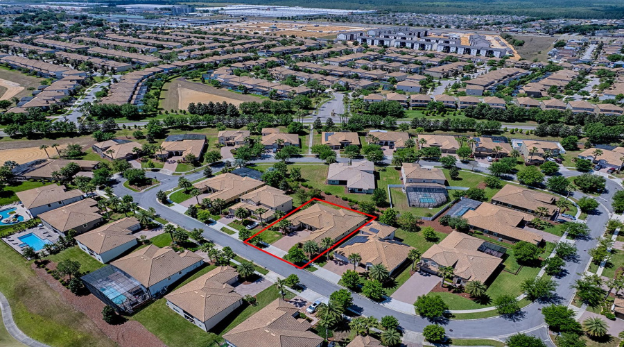 DAVENPORT, Florida 33896, 4 Bedrooms Bedrooms, ,3 BathroomsBathrooms,Residential,For Sale,DEUCE,0,MFRG5095152