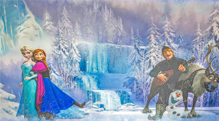 Storybook-style winter mural brings this fantasy-inspired suite to life