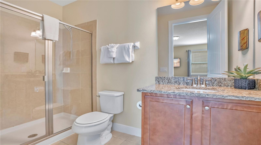 Ensuite bathroom to the Roma Suite