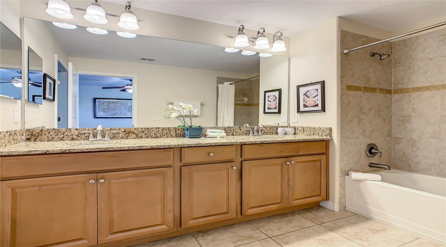 KISSIMMEE, Florida 34747, 5 Bedrooms Bedrooms, ,4 BathroomsBathrooms,Residential,For Sale,BEACH PALM,0,MFRO6382601