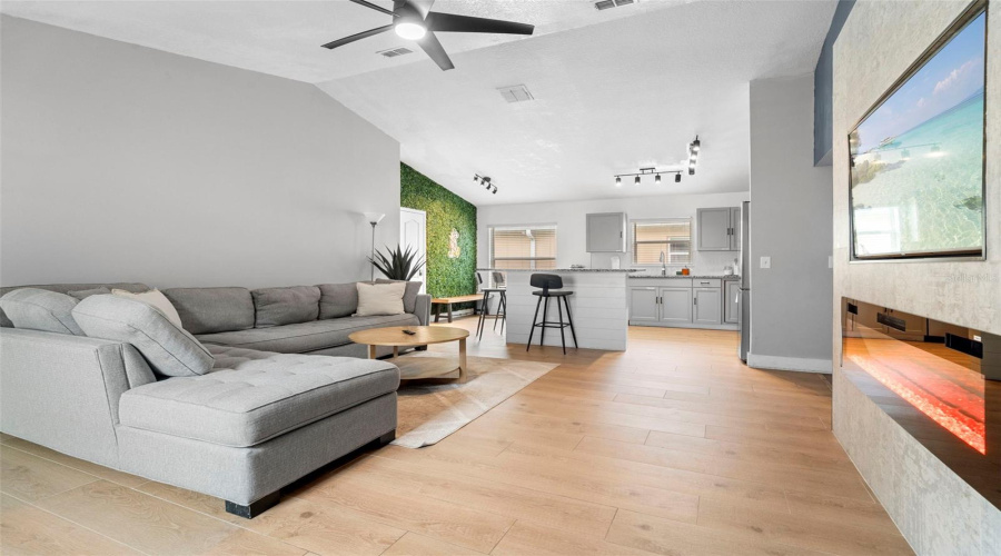 DAVENPORT, Florida 33896, 4 Bedrooms Bedrooms, ,3 BathroomsBathrooms,Residential,For Sale,SUNDOWN,0,MFRO6380014