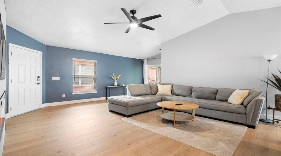 DAVENPORT, Florida 33896, 4 Bedrooms Bedrooms, ,3 BathroomsBathrooms,Residential,For Sale,SUNDOWN,0,MFRO6380014