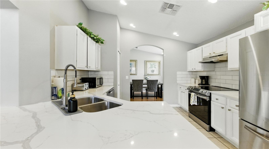 DAVENPORT, Florida 33897, 5 Bedrooms Bedrooms, ,4 BathroomsBathrooms,Residential,For Sale,CORDOVA,0,MFRO6322198