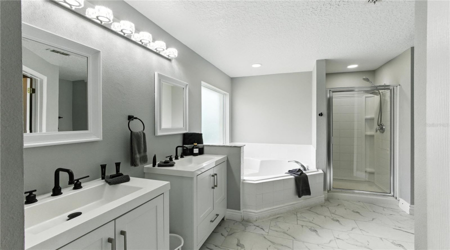 DAVENPORT, Florida 33897, 5 Bedrooms Bedrooms, ,4 BathroomsBathrooms,Residential,For Sale,CORDOVA,0,MFRO6322198