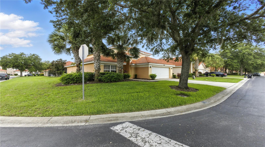 DAVENPORT, Florida 33897, 5 Bedrooms Bedrooms, ,4 BathroomsBathrooms,Residential,For Sale,CORDOVA,0,MFRO6322198