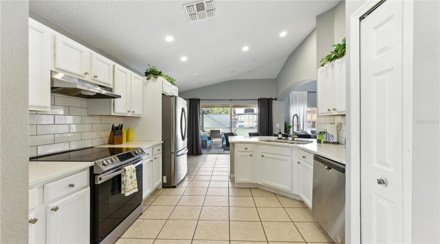 DAVENPORT, Florida 33897, 5 Bedrooms Bedrooms, ,4 BathroomsBathrooms,Residential,For Sale,CORDOVA,0,MFRO6322198