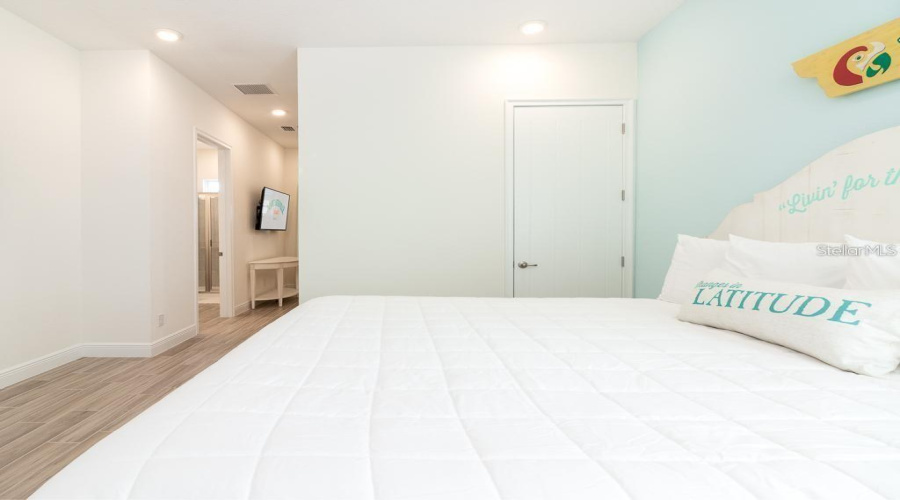 KISSIMMEE, Florida 34747, 2 Bedrooms Bedrooms, ,2 BathroomsBathrooms,Residential,For Sale,LATITUDE,0,MFRO6382481