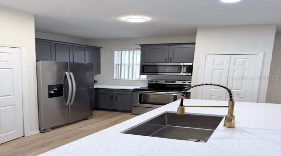 KISSIMMEE, Florida 34746, 4 Bedrooms Bedrooms, ,3 BathroomsBathrooms,Residential,For Sale,BEACH,0,MFRO6382522