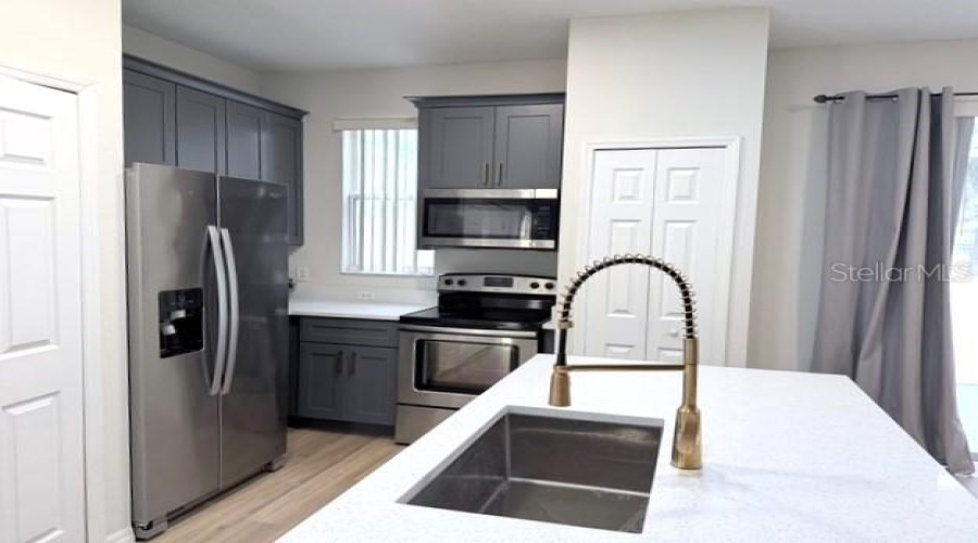 KISSIMMEE, Florida 34746, 4 Bedrooms Bedrooms, ,3 BathroomsBathrooms,Residential,For Sale,BEACH,0,MFRO6382522