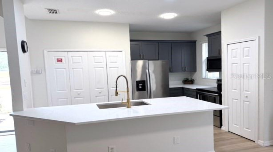 KISSIMMEE, Florida 34746, 4 Bedrooms Bedrooms, ,3 BathroomsBathrooms,Residential,For Sale,BEACH,0,MFRO6382522