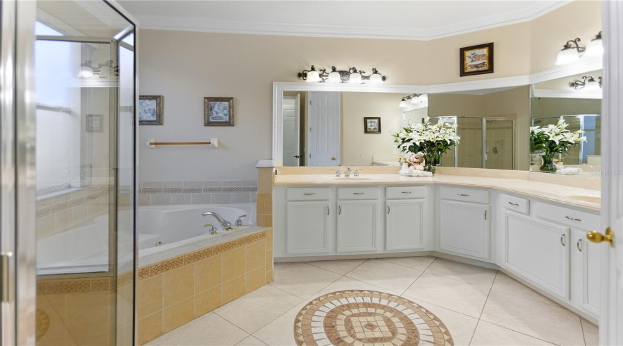 KISSIMMEE, Florida 34746, 5 Bedrooms Bedrooms, ,3 BathroomsBathrooms,Residential,For Sale,VALLEYVIEW,0,MFRS5143932