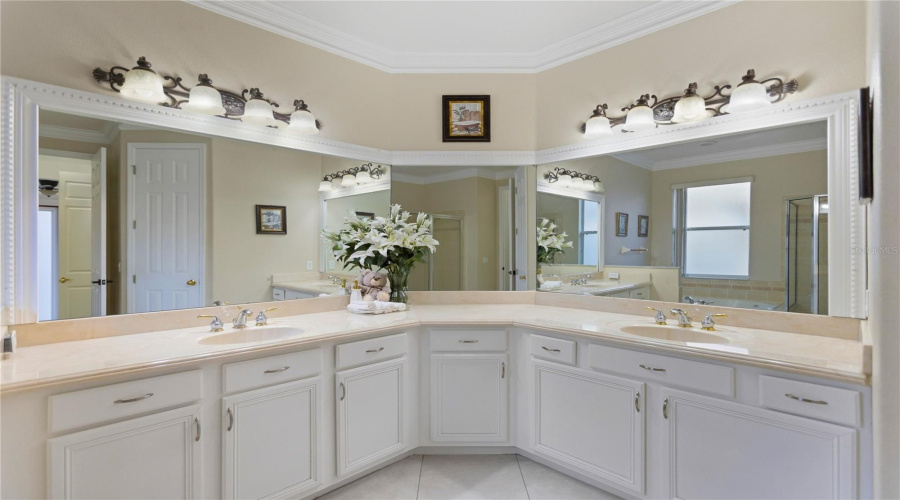 KISSIMMEE, Florida 34746, 5 Bedrooms Bedrooms, ,3 BathroomsBathrooms,Residential,For Sale,VALLEYVIEW,0,MFRS5143932