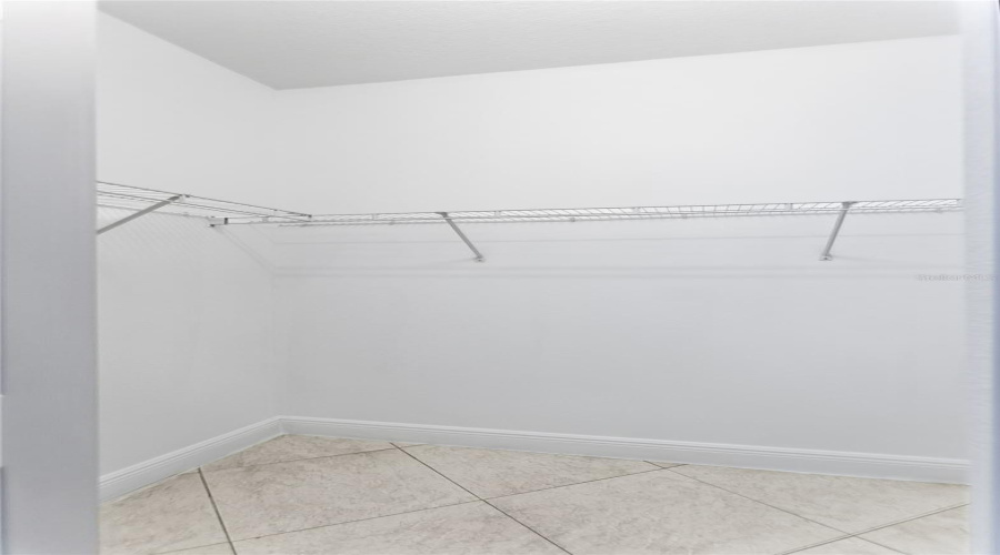 KISSIMMEE, Florida 34746, 5 Bedrooms Bedrooms, ,3 BathroomsBathrooms,Residential,For Sale,VALLEYVIEW,0,MFRS5143932