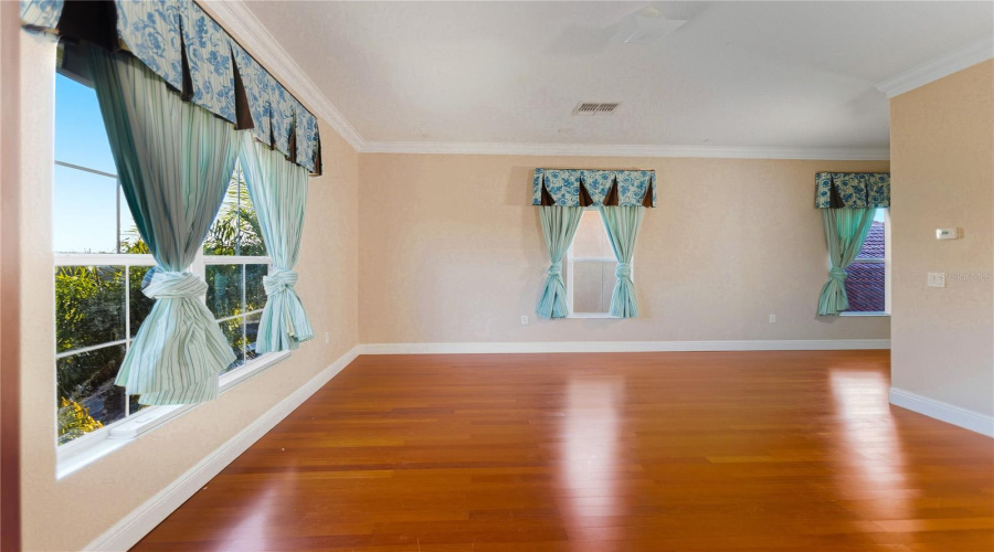 KISSIMMEE, Florida 34746, 5 Bedrooms Bedrooms, ,3 BathroomsBathrooms,Residential,For Sale,VALLEYVIEW,0,MFRS5143932