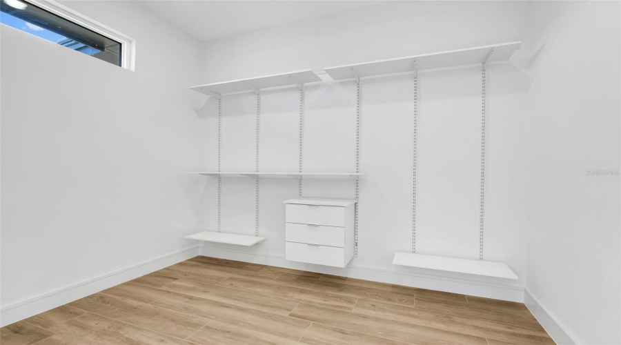 DAVENPORT, Florida 33837, 4 Bedrooms Bedrooms, ,3 BathroomsBathrooms,Residential,For Sale,KENSINGTON,0,MFRO6382919