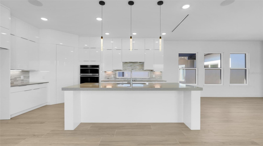 DAVENPORT, Florida 33837, 3 Bedrooms Bedrooms, ,3 BathroomsBathrooms,Residential,For Sale,KENSINGTON,0,MFRO6382925