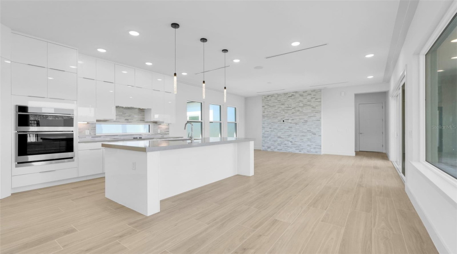 DAVENPORT, Florida 33837, 3 Bedrooms Bedrooms, ,3 BathroomsBathrooms,Residential,For Sale,KENSINGTON,0,MFRO6382925